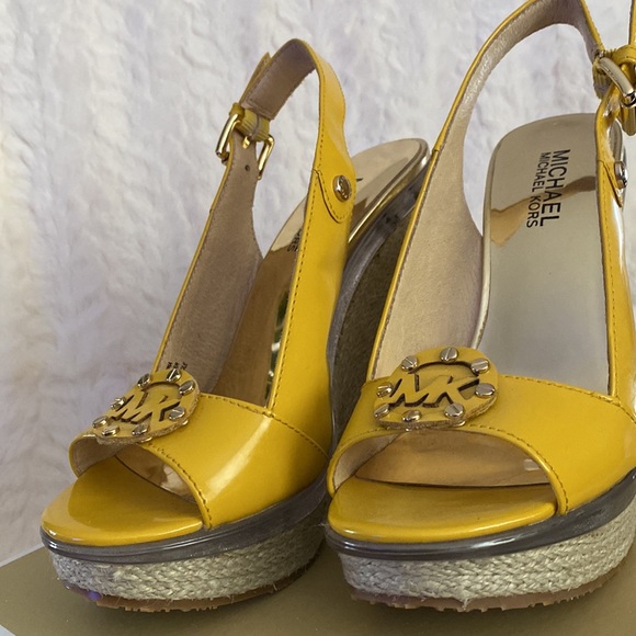 Michael Kors Montgomery Sling - Picture 2 of 7